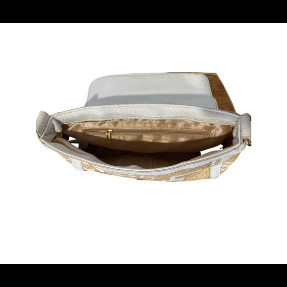 Guess Purse - Picture 4 of 4